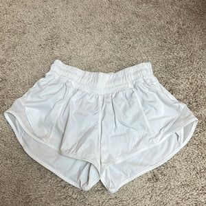 white 2.5” lululemon shorts